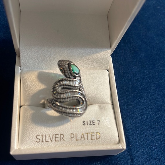 Green eyed embellished snake ring - Picture 1 of 10